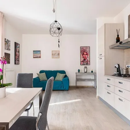 Guest house Dimora Del Sole - Civico 13 3*