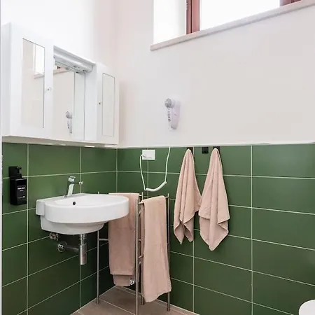 Dimora Del Sole - Civico 13 Guest house