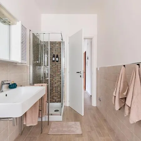 Dimora Del Sole - Civico 13 Guest house