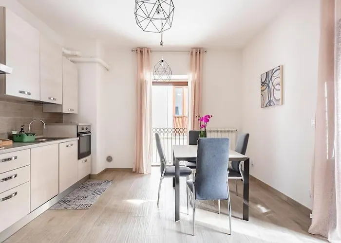 Dimora Del Sole - Civico 13 3* LʼAquila