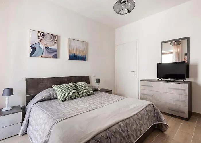 Dimora Del Sole - Civico 13 3* LʼAquila