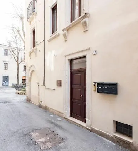 Dimora Del Sole - Civico 13 بيت ضيافة LʼAquila